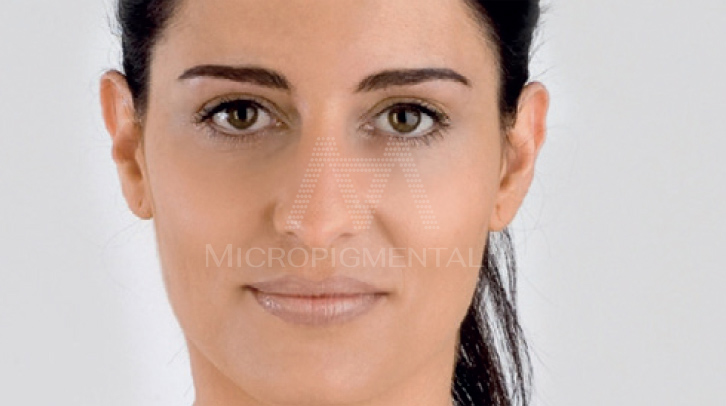 Tratamiento dermatológico de micropigmentación